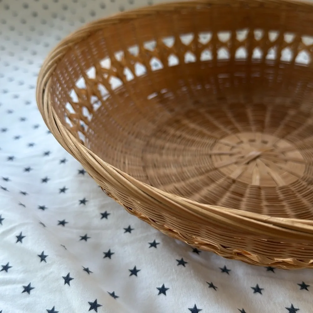 Vintage Round Wicker Rattan 12” Fruit / Storage Basket Excellent Vintage Cond.